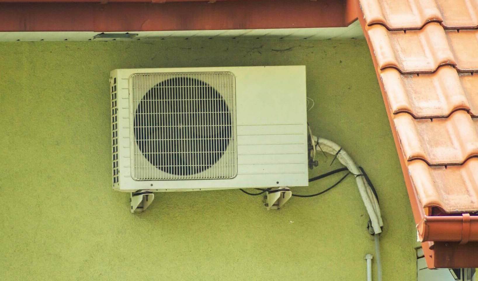 air-conditioner-hanging-on-the-wall-of-the-buildingg-9CB5YBU